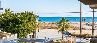 Family apartment with the beach only a step away