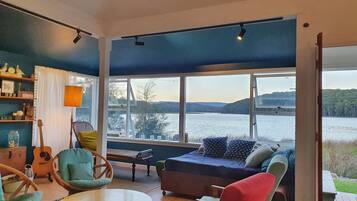 Smart TV, ping pong, books