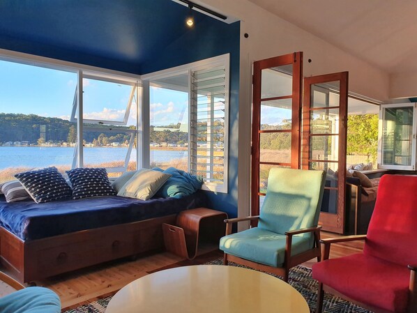 Smart TV, ping pong, books