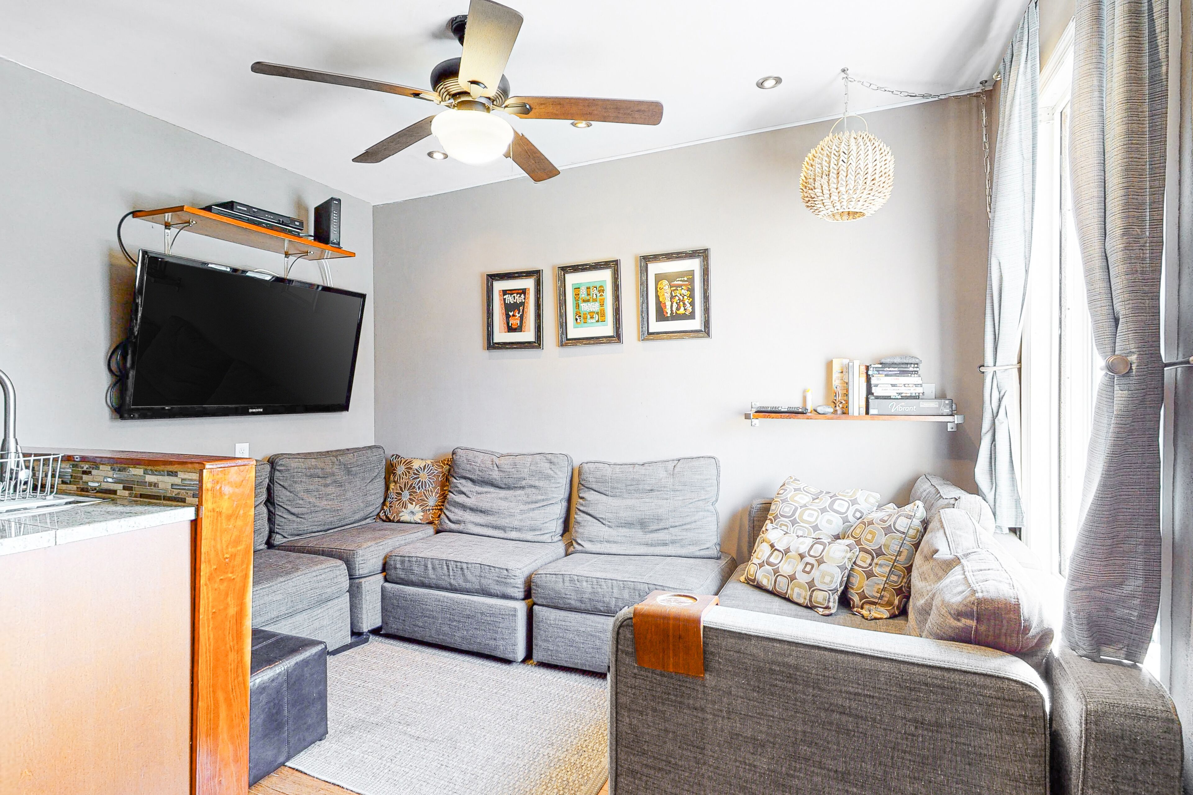 Downtown condo with central AC, full kitchen, & free WiFi