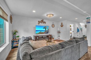 TV connectée, cheminée, jeux vidéo, baby-foot