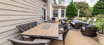 Sprawling Luxury Home on a Private Cul De Sac with Gaming Sports Bar, Big Yard Mins to Annapolis