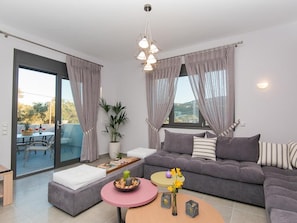 Villa, 4 Bedrooms | Living room | TV