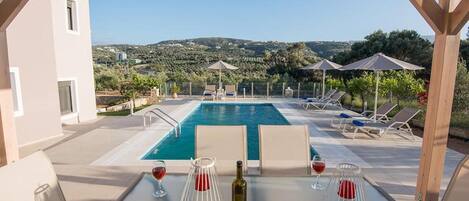 วิลล่า, 4 ห้องนอน | สระว่ายน้ำ | สระว่ายน้ำกลางแจ้ง