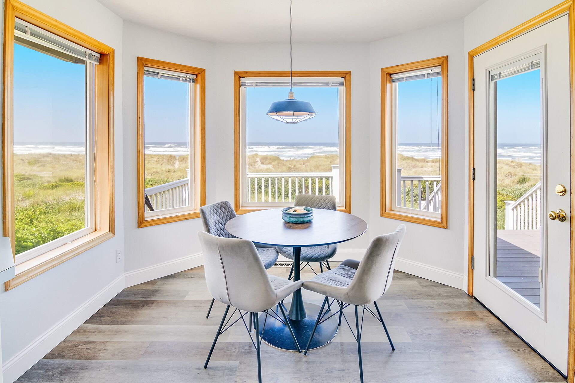 Ocean Front with Hot Tub, Dog Friendly!