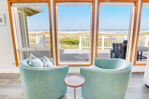 TV, DVD player, table tennis, books - Ocean Front with Hot Tub, Dog Friendly! (Waldport)