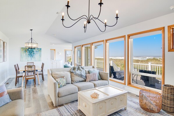 TV, DVD player, table tennis, books - Ocean Front with Hot Tub, Dog Friendly! (Waldport)