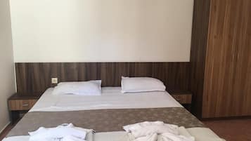 1 bedroom, bed sheets