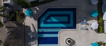 Beautiful Apartment With Pool, gym and Beach Just 80 Meters Walk, Fully Equipped