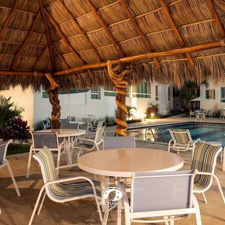 Apartment, 3 Bedrooms, Accessible, Balcony | Dining