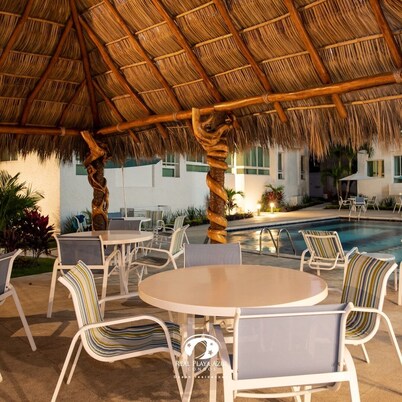 Beautiful Apartment With Pool, gym and Beach Just 80 Meters Walk, Fully Equipped