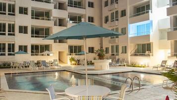 Apartemen, 3 kamar tidur, akses difabel, balkon | Kolam renang | Kolam renang outdoor