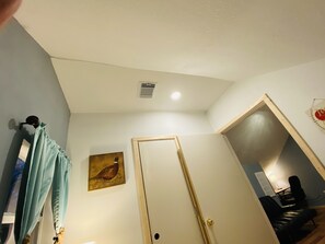 2 bedrooms, iron/ironing board, WiFi, bed sheets - Ark house in the farm (Willis)