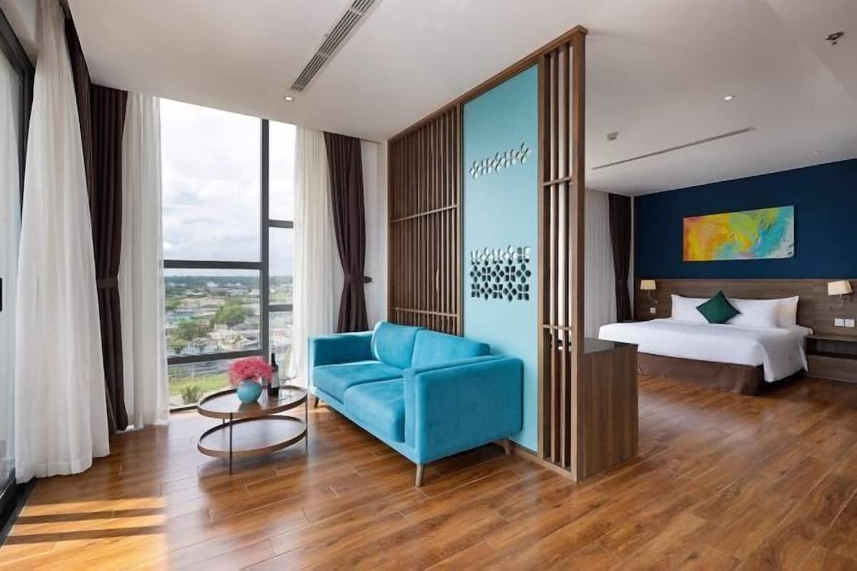 Minibar, in-room safe, free WiFi, bed sheets