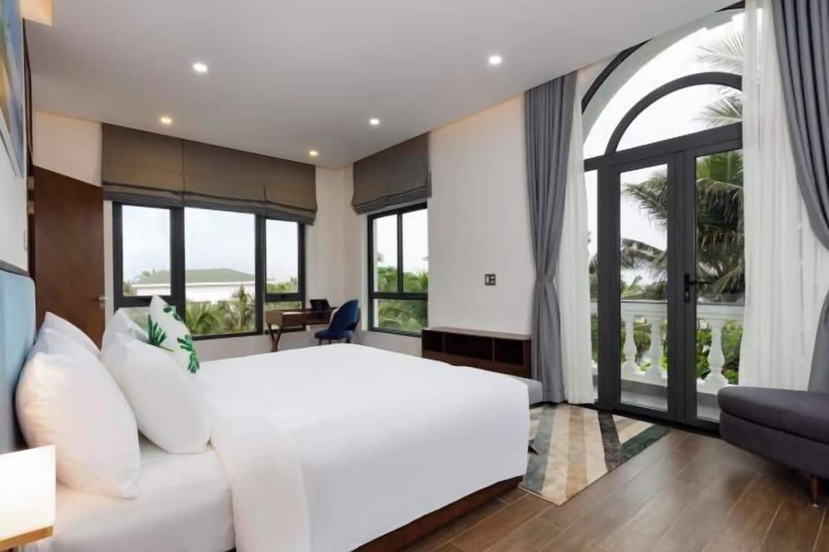 Minibar, in-room safe, free WiFi, bed sheets
