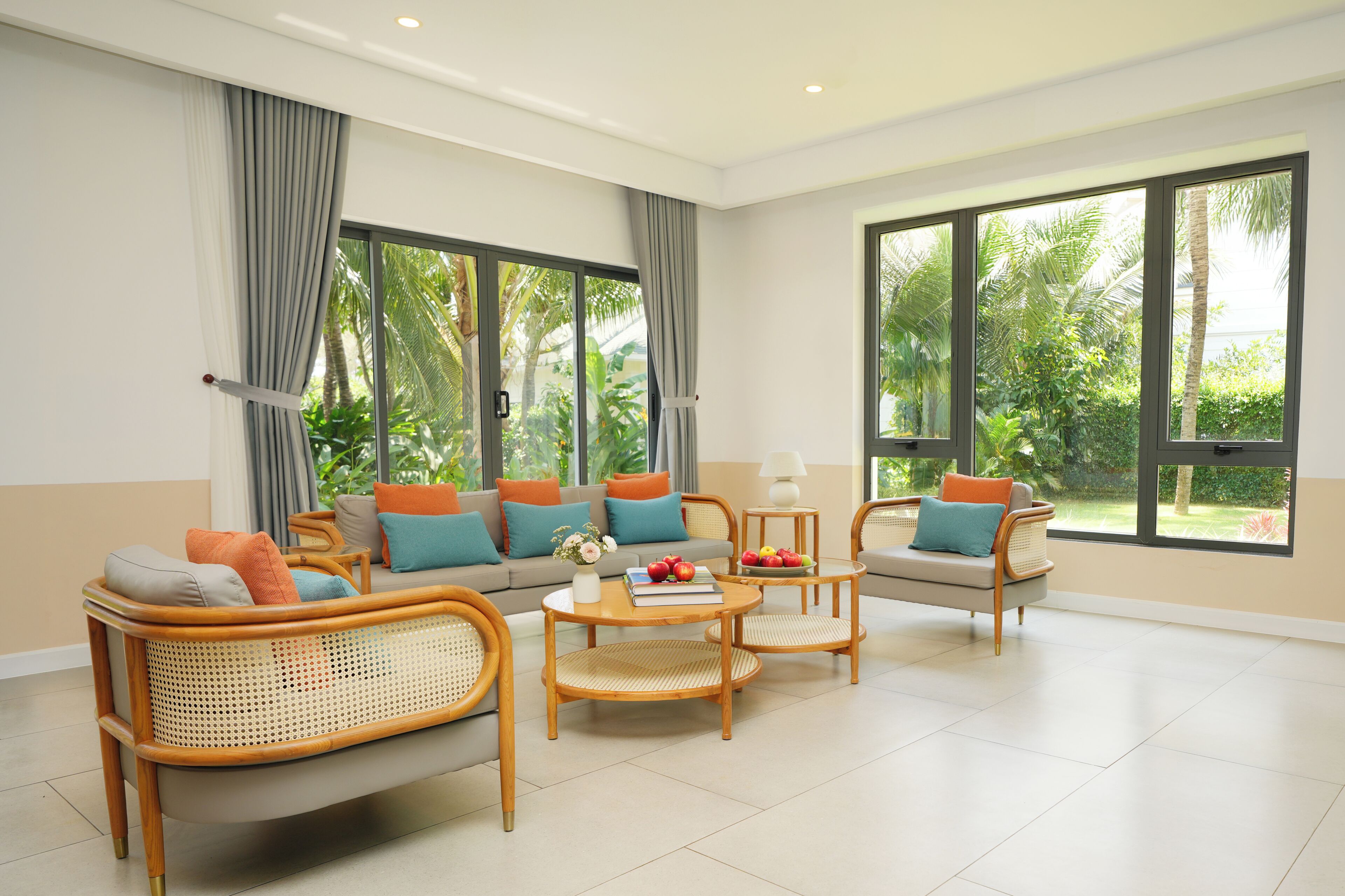 Villa, 3 Schlafzimmer, Gartenblick | Wohnbereich | 50-Zoll-Smart-TV mit Kabelempfang, Fernseher