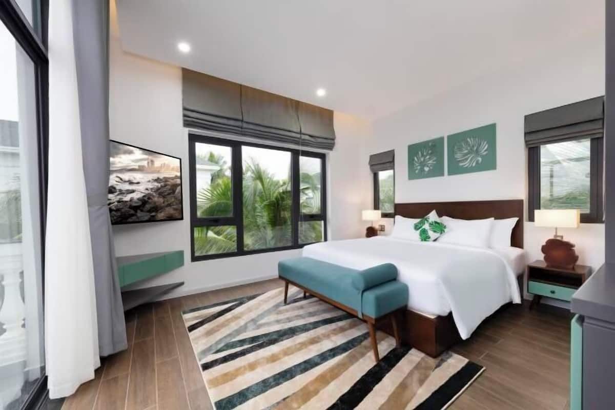 Minibar, in-room safe, free WiFi, bed sheets