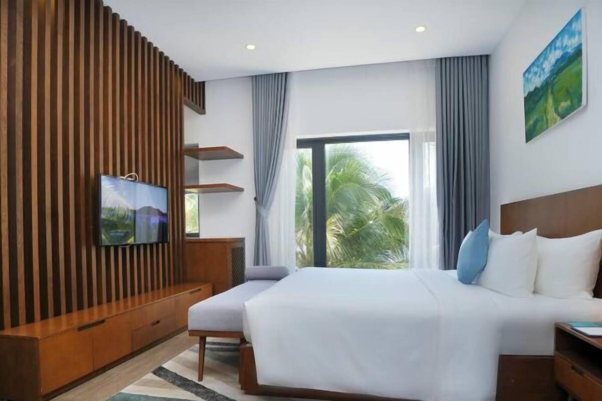 Minibar, caja de seguridad en la habitación, wifi gratis y ropa de cama