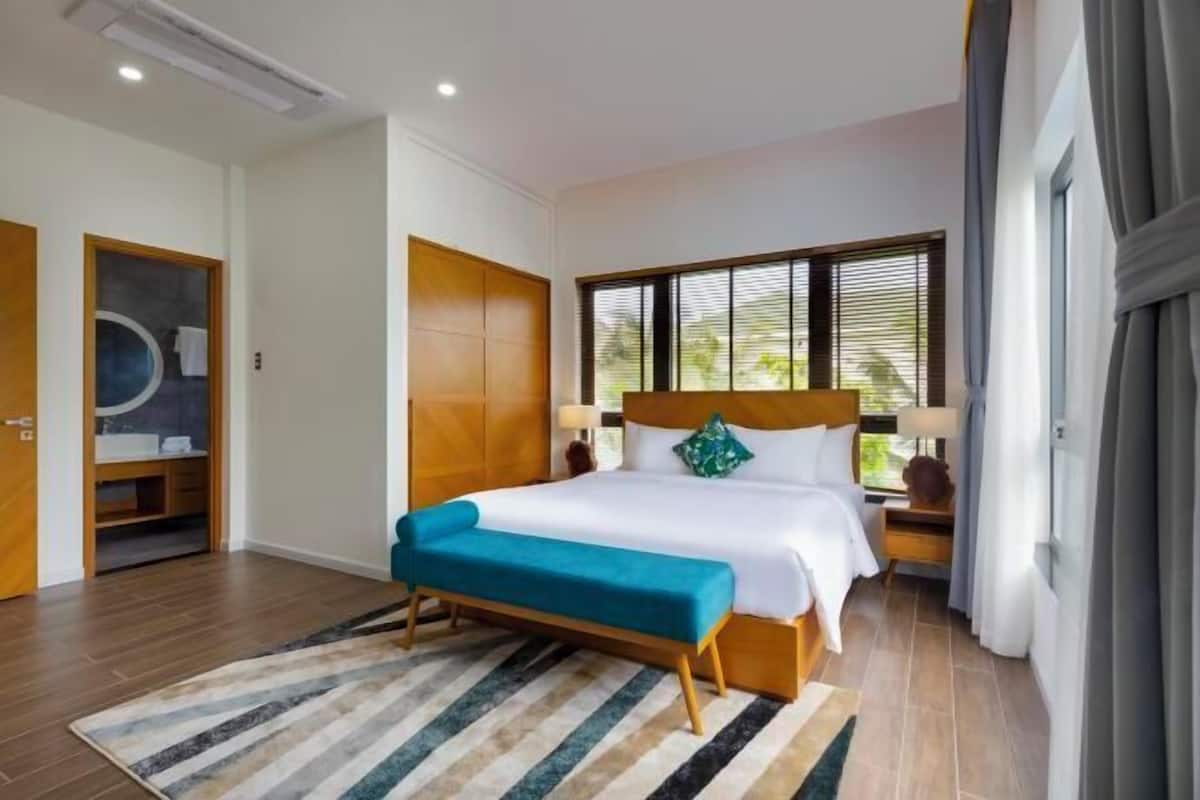 Minibar, in-room safe, free WiFi, bed sheets