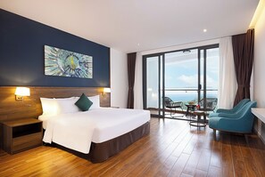Habitación Premier doble, vistas al mar | Minibar, caja fuerte, wifi gratis y ropa de cama