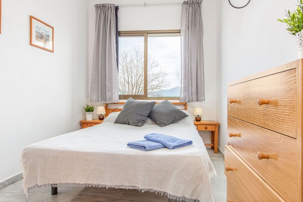 Möbel, Eigentum, Azurblau, Komfort, Holz, Fenster, Textil, Beleuchtung, Schatten