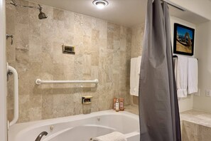 Hair dryer, shampoo, toilet paper - Amira Resort: Remodeled! Studio, Hot Tub, Heated Pool, Fitness Center, Pet-Friendly, State Pass, BBQ (St. George)