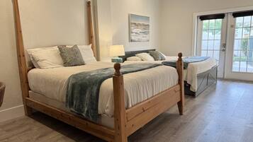 1 habitación, escritorio, tabla de planchar con plancha y wifi