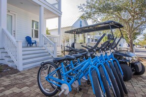 Property grounds - Golf Cart and Bikes Included! Steps Away from the Pool and the Beach! - Anchors Away at Highland Parks (Santa Rosa Beach)