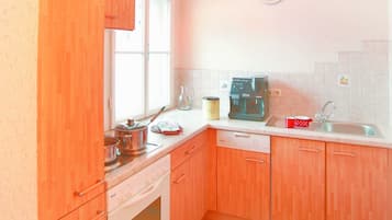 Fridge, oven, dishwasher
