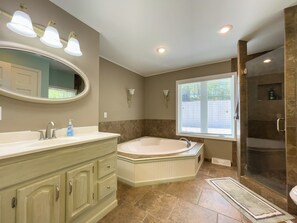 Shower, hair dryer, towels - Broadview Acres - Lakefront with Stunning View! (Gravois Mills)