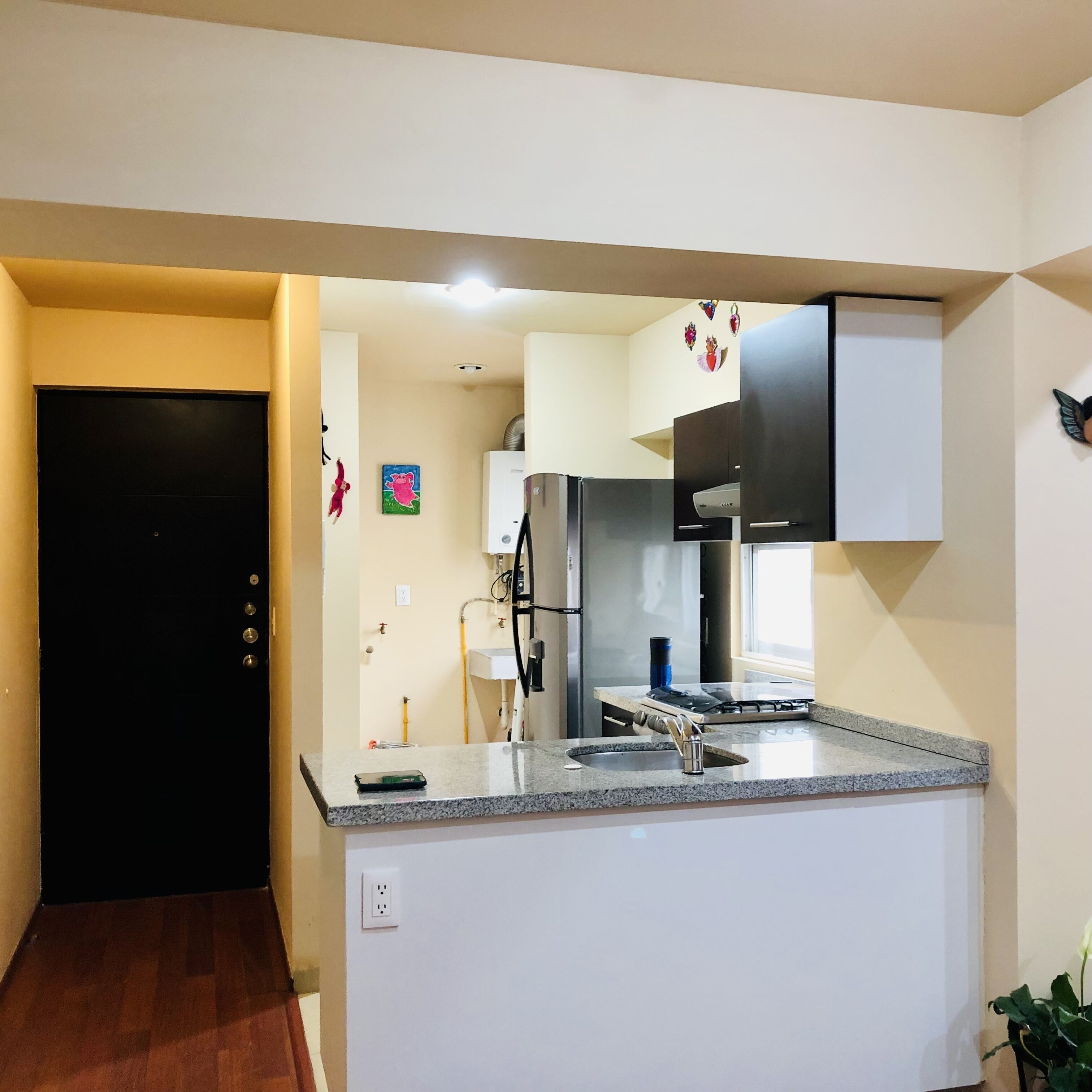 Microwave, cookware/dishes/utensils