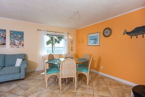 Dining - Snowbird Friendly-Shalimar Waterfront |Views of Choctawhatchee Bay |Pool | Close to Bases (Shalimar)