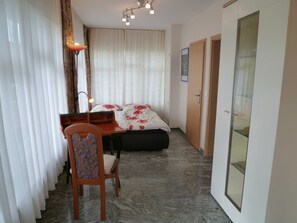 3 slaapkamers, een bureau, reisbedje, wifi