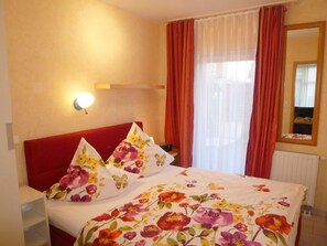3 quartos, escrivaninha, berço de viagem, Wi-Fi