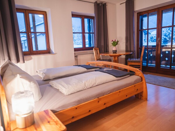 2 bedrooms, Internet, bed sheets - Ferienwohnung Maxl für 2-4 Personen, 2 Schlafzimmer mit Balkon, 60 m² (Inzell)