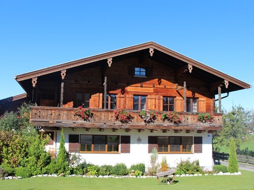 Ferienwohnung Maxl für 2-4 Personen, 2 Schlafzimmer mit Balkon, 60 m²