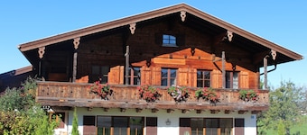 Ferienwohnung Maxl für 2-4 Personen, 2 Schlafzimmer mit Balkon, 60 m²