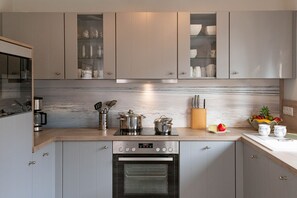 Køleskab, mikrobølgeovn, ovn, opvaskemaskine