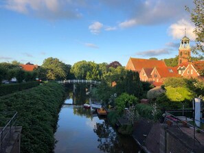 Unclassified image, 3 of 31, button