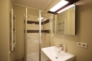 Bathroom - Villa Seeluft, Seestern - Ferienwohnung 65rb8 Seestern, Villa Seeluft (Sellin)