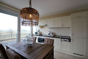 Unclassified image, 2 of 9, button