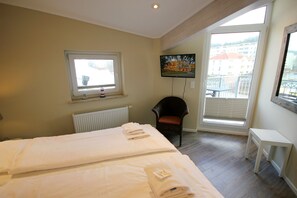 Unclassified image, 2 of 8, button