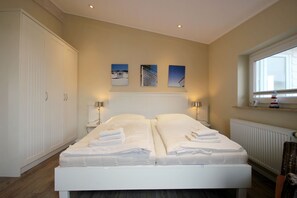 Unclassified image, 4 of 8, button