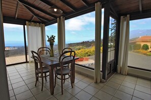 Unclassified image, 2 of 22, button