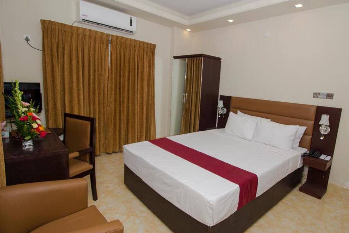 Deluxe Double Room | Living room