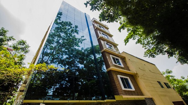 Front of property - Pacific Lake View Hotel (Dhaka)