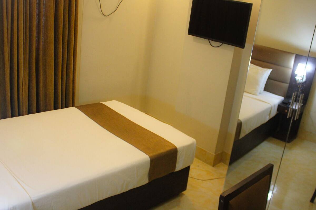 Deluxe Single Room | Living room