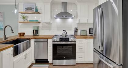 Heated Pool Access, Walk to Beach and More!