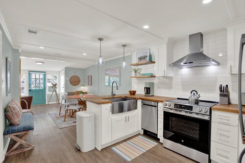 Heated Pool Access, Walk to Beach and More!