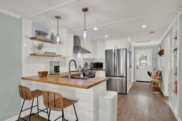 Fridge, microwave, oven, stovetop - Heated Pool Access, Walk to Beach and More! (Tybee Island)